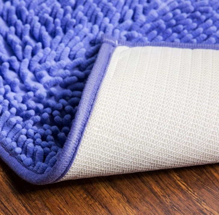 Step Into Luxury & Safety with Our Premium Chenille Bath Mat!