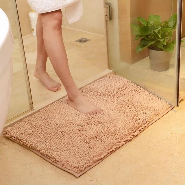 Step Into Luxury & Safety with Our Premium Chenille Bath Mat!