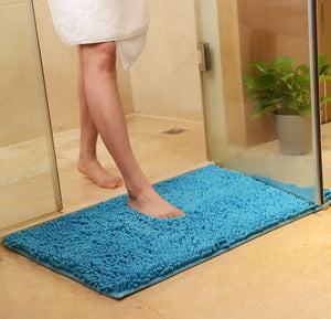Step Into Luxury & Safety with Our Premium Chenille Bath Mat!